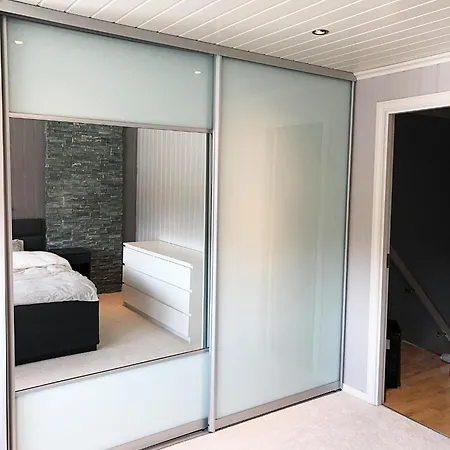 Modern Town House In Available For Rent For Ons Apartment