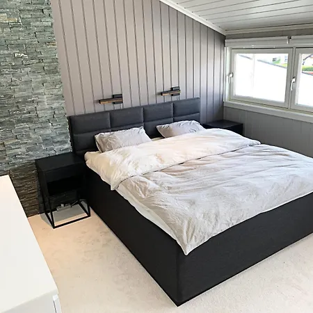 Apartment Modern Town House In Available For Rent For Ons *